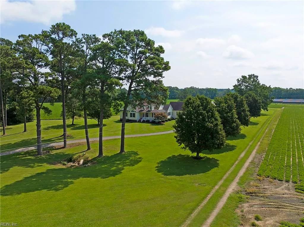 17479 Courthouse HWY, WINDSOR VA 23487 - Photo 4