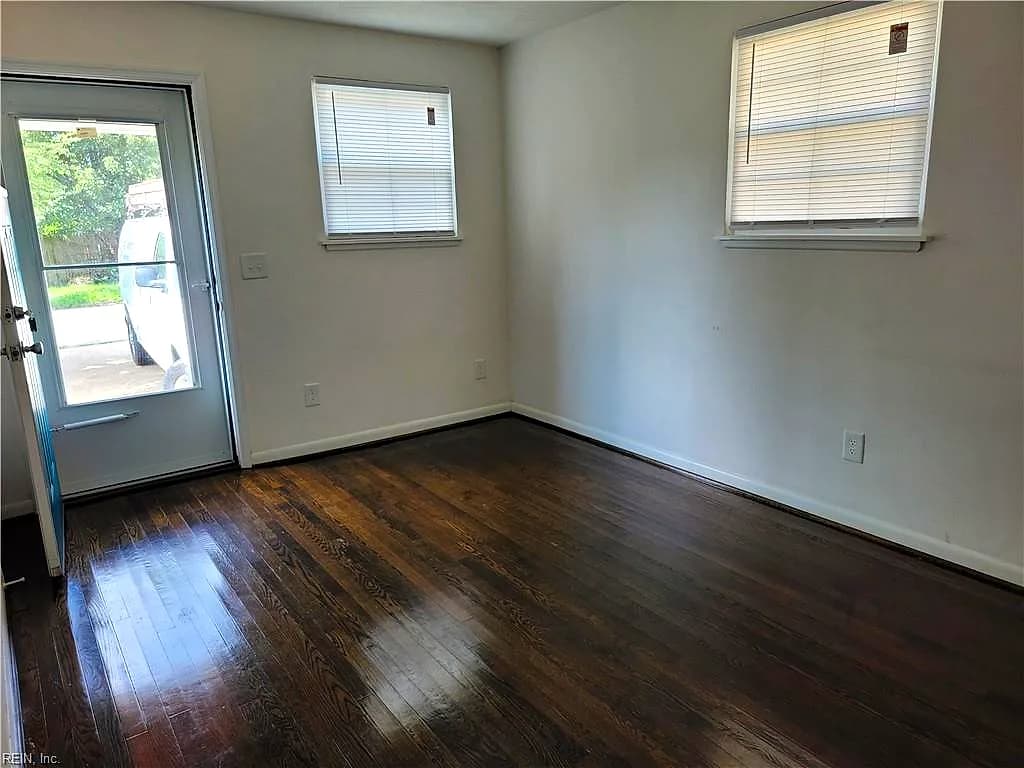 229 W 38th ST #A, NORFOLK VA 23504 - Photo 4