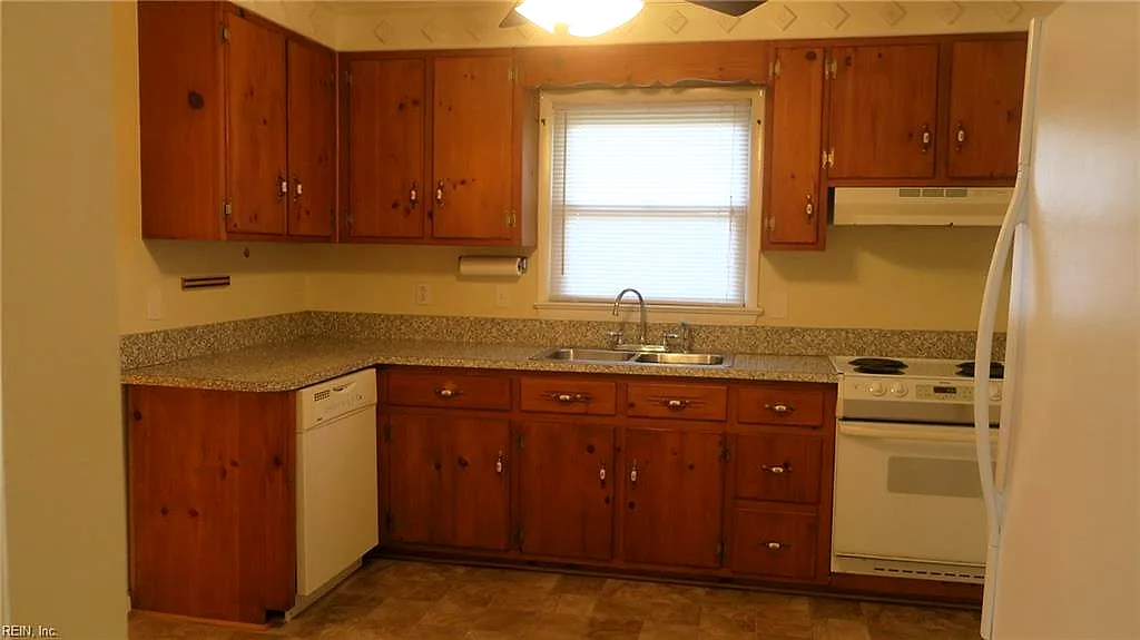 215 Clemwood PW, HAMPTON VA 23669 thumb 11