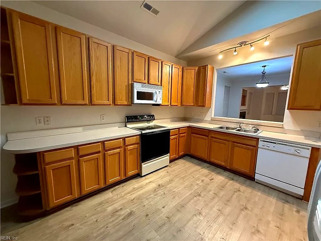 3748 Cainhoy LN, VIRGINIA BEACH VA 23462 - Photo 4