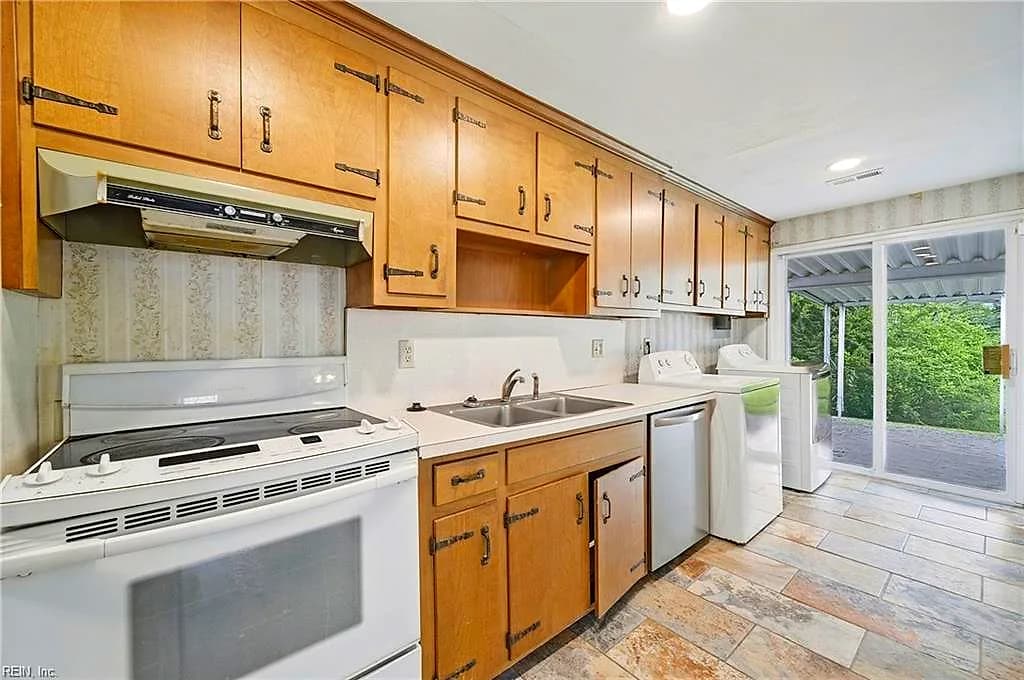 1908 Demetro DR, HAMPTON VA 23663 thumb 10