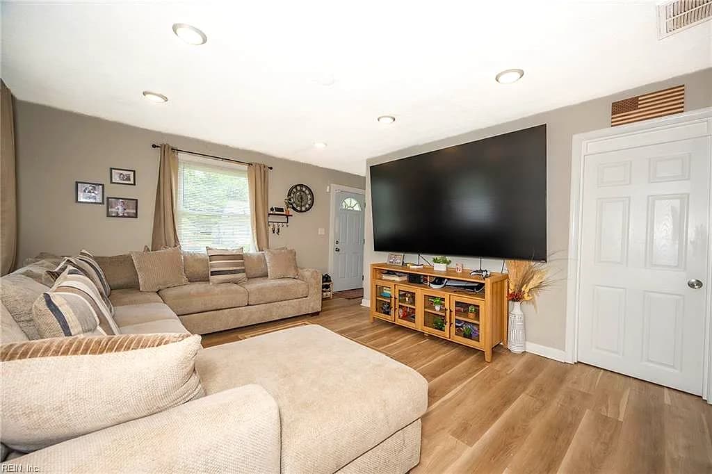 3517 Pamlico CIR, NORFOLK VA 23513 - Photo 5
