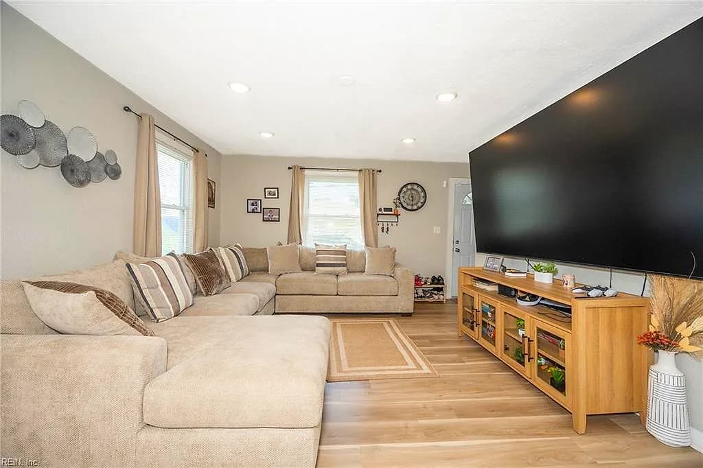 3517 Pamlico CIR, NORFOLK VA 23513 thumb 6