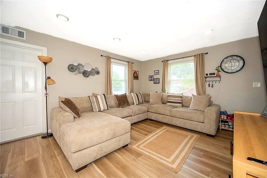 3517 Pamlico CIR, NORFOLK VA 23513 thumb 7