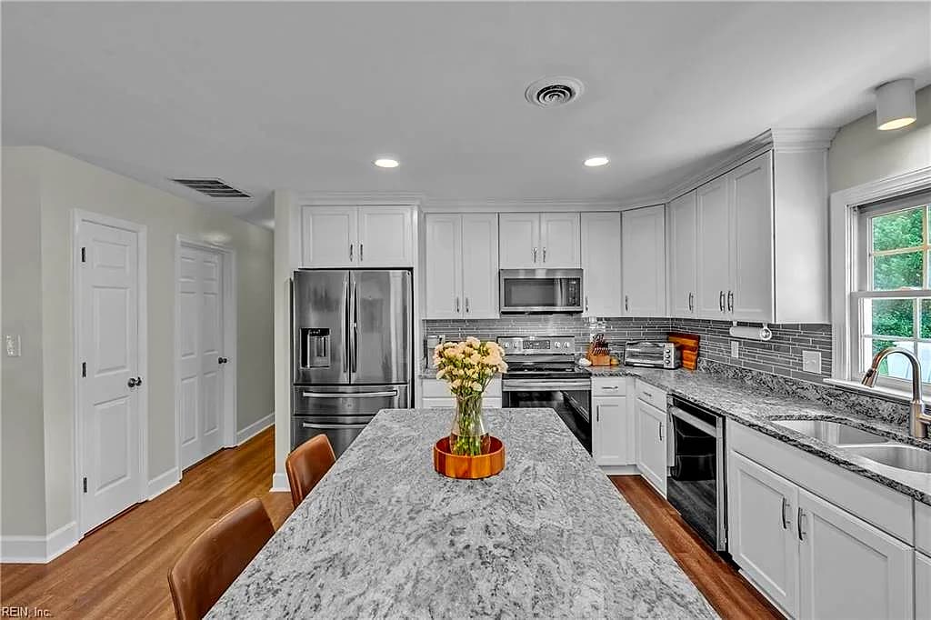209 Oak Point DR, YORKTOWN VA 23692 thumb 11