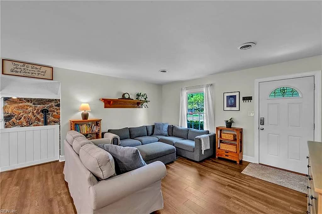 209 Oak Point DR, YORKTOWN VA 23692 thumb 6