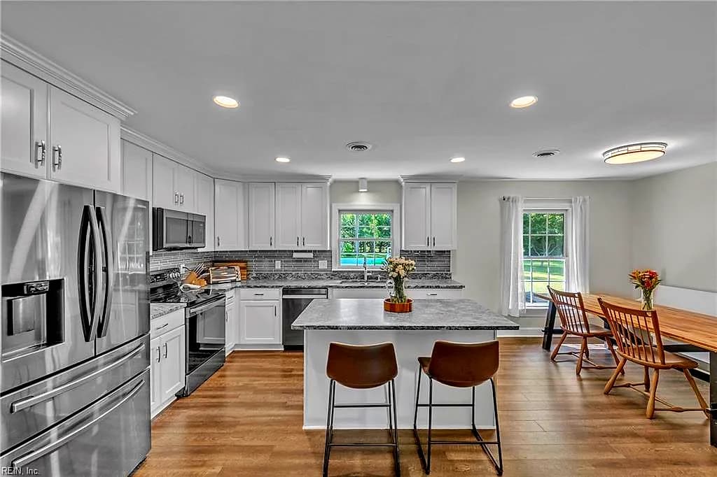 209 Oak Point DR, YORKTOWN VA 23692 thumb 8