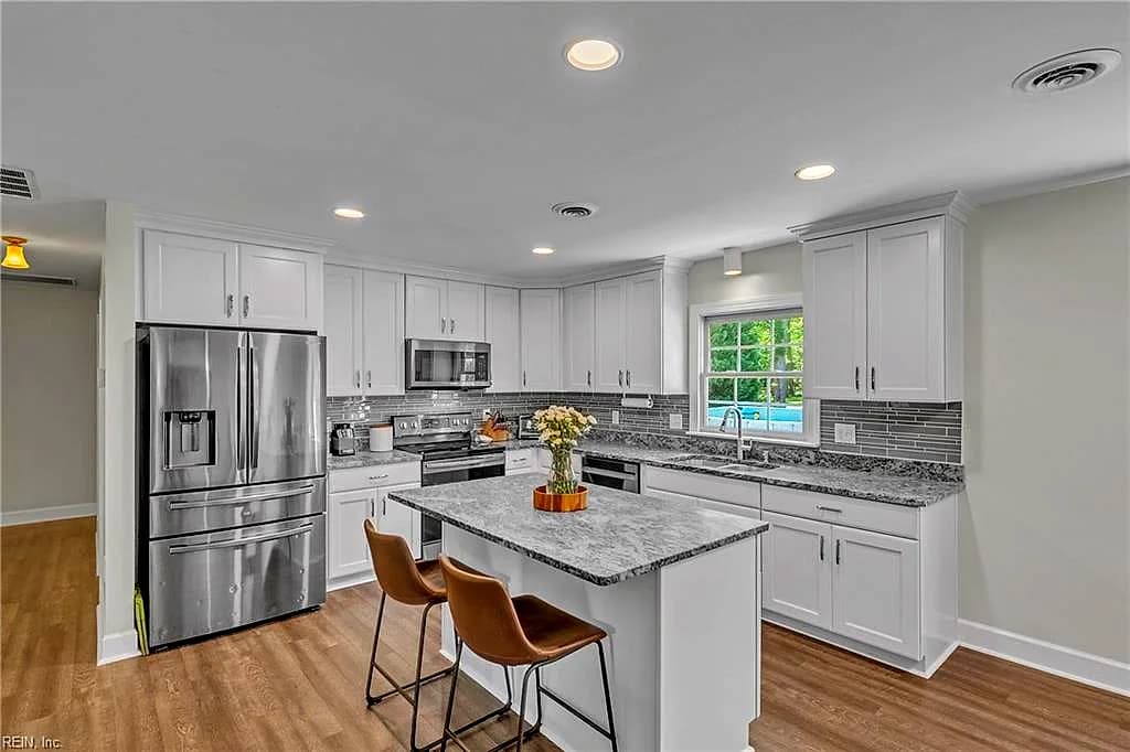 209 Oak Point DR, YORKTOWN VA 23692 thumb 10