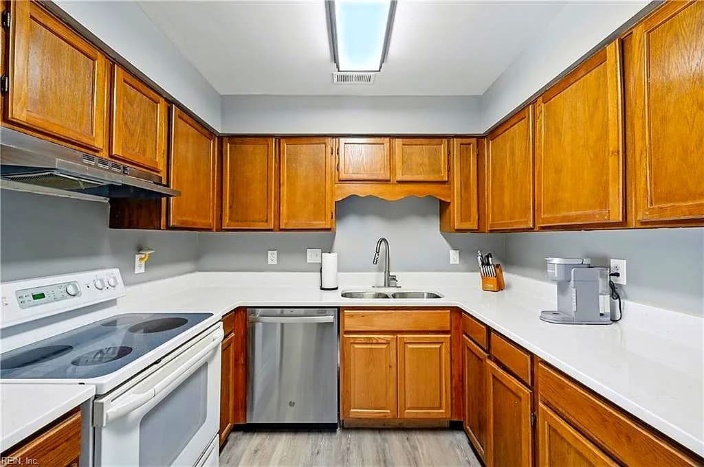 216 Whitewater DR, NEWPORT NEWS VA 23608 - Photo 3