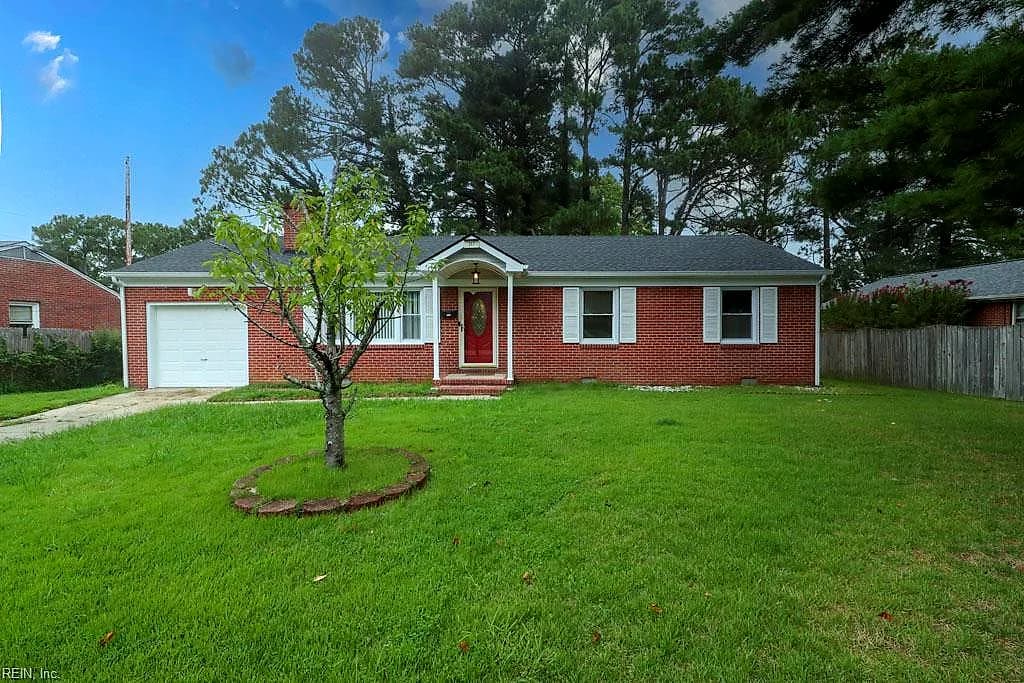 317 Beechmont DR, NEWPORT NEWS VA 23608 - Main photo