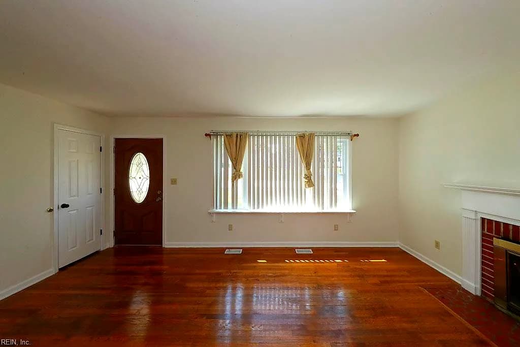 317 Beechmont DR, NEWPORT NEWS VA 23608 - Photo 5