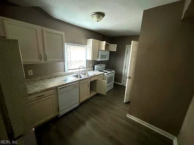1121 35th ST, NEWPORT NEWS VA 23607 - Photo 3