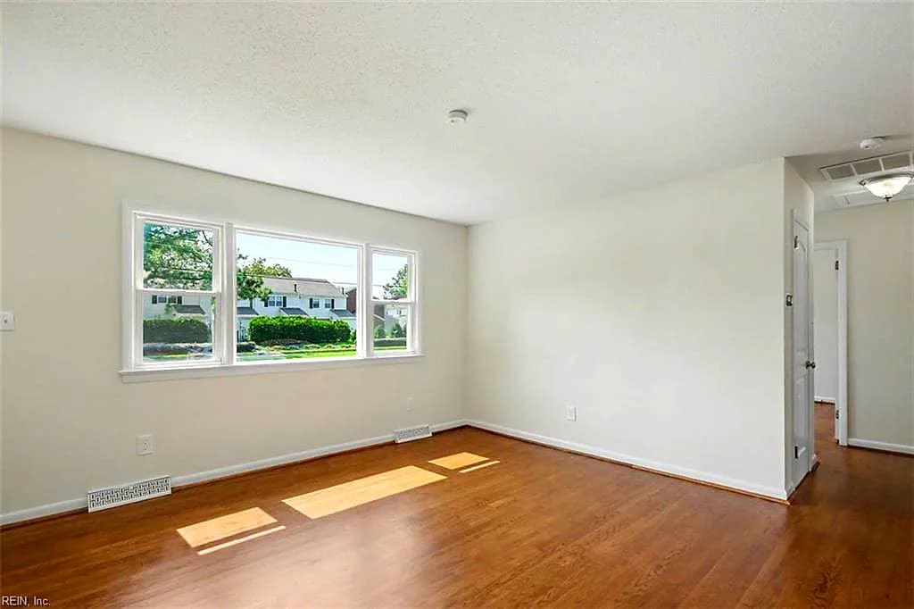 8536 Orcutt AVE, HAMPTON VA 23605 thumb 10