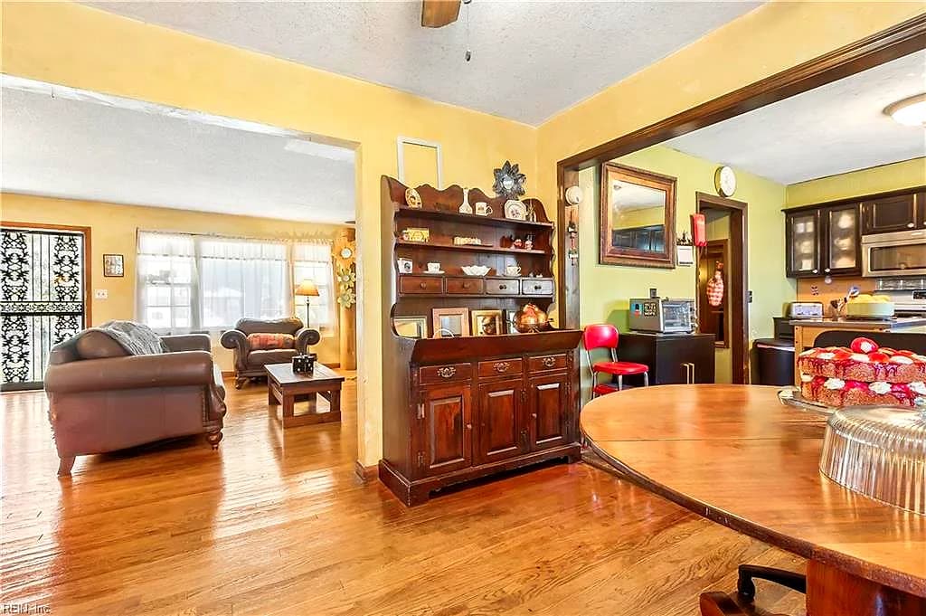 2403 Kennon AVE, NORFOLK VA 23513 thumb 10