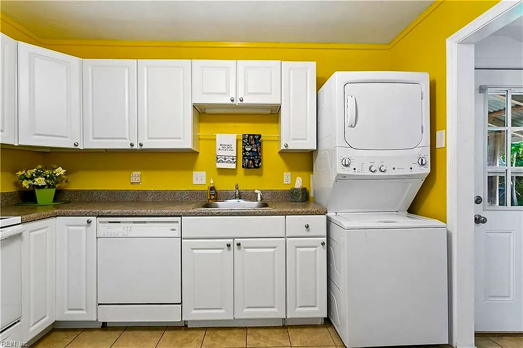 650 Grimes RD, HAMPTON VA 23663 thumb 11
