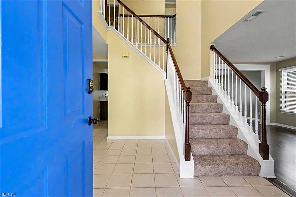 910 Andover CT, NEWPORT NEWS VA 23608 - Photo 3