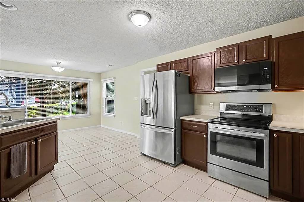 910 Andover CT, NEWPORT NEWS VA 23608 thumb 6