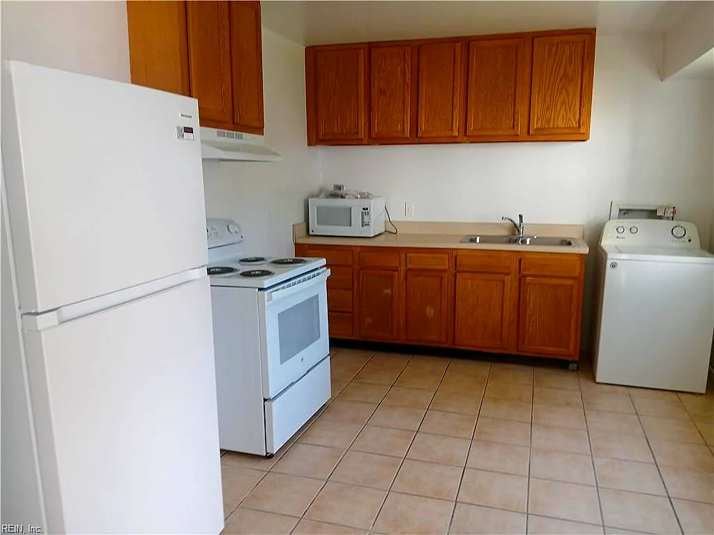 861 48th ST #A, NORFOLK VA 23508 - Photo 4