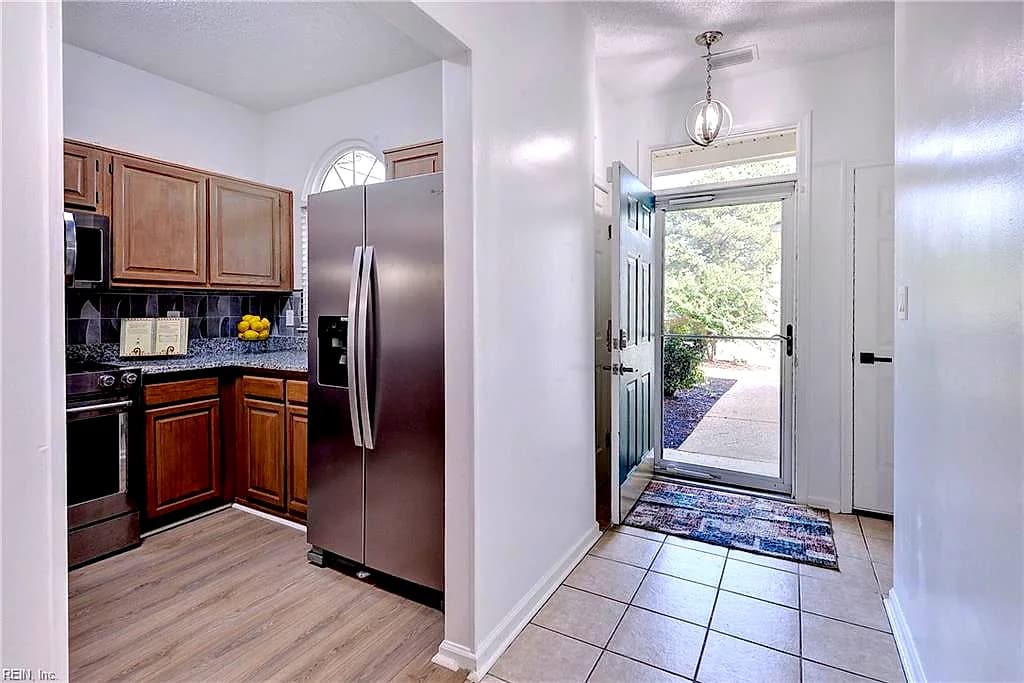 1369 Lake DR, NEWPORT NEWS VA 23602 - Photo 5