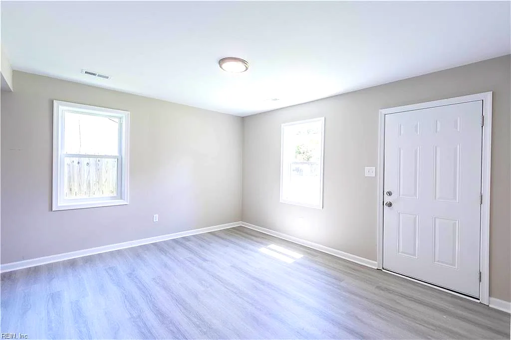 55 Phelps CIR #Cir, HAMPTON VA 23663 - Photo 5