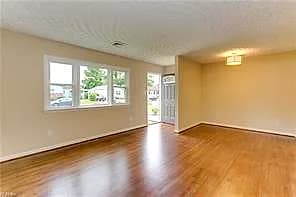 925 South AVE, NEWPORT NEWS VA 23605 - Photo 4