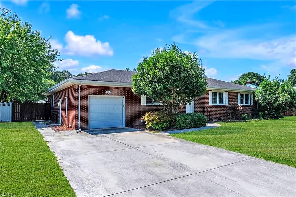 4633 Miles Standish RD #Dr, VIRGINIA BEACH VA 23455 - Photo 4