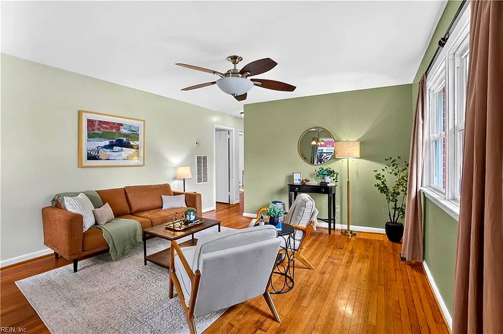 130 Albany DR, HAMPTON VA 23666 - Photo 2