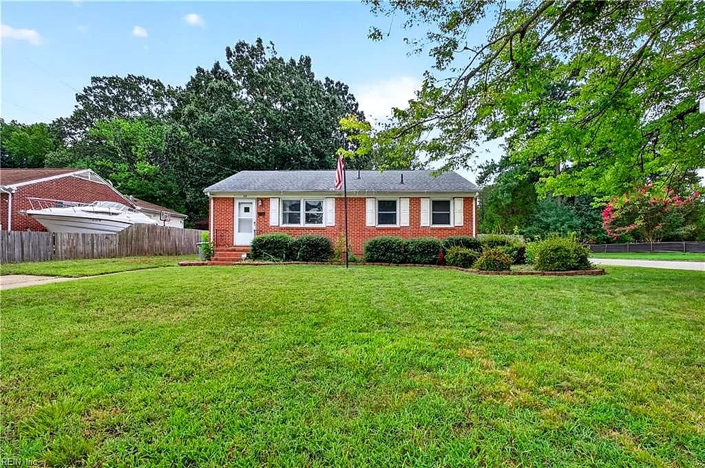 130 Albany DR, HAMPTON VA 23666 - Photo 3