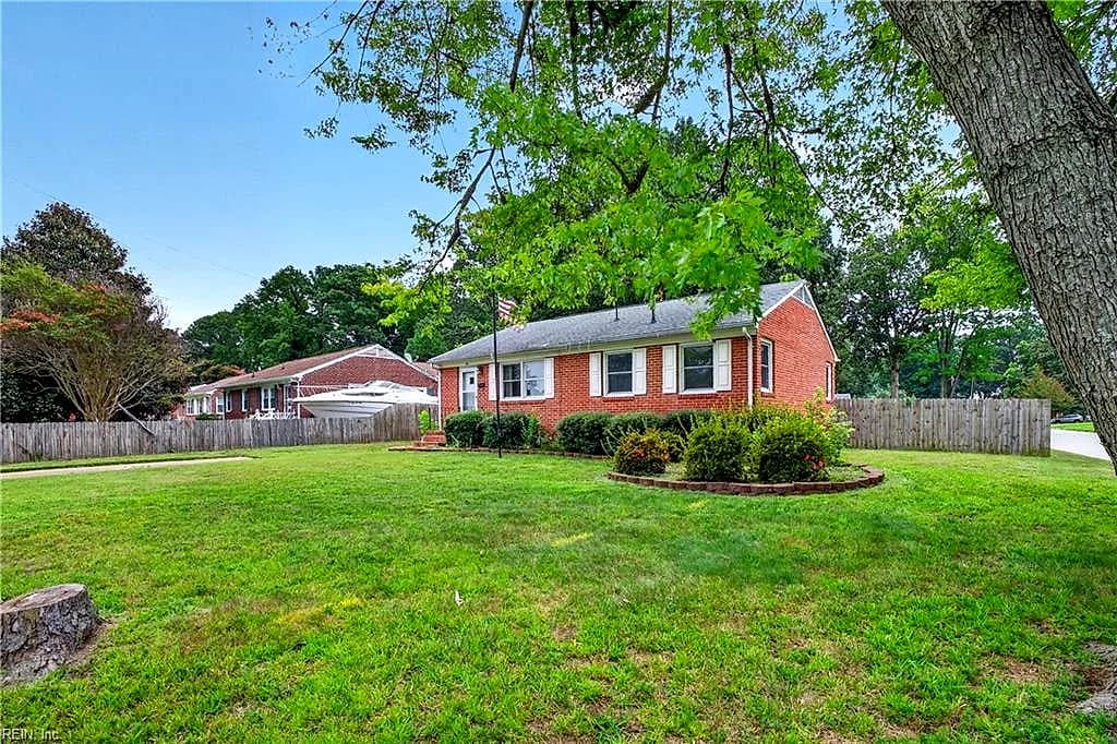 130 Albany DR, HAMPTON VA 23666 - Photo 4