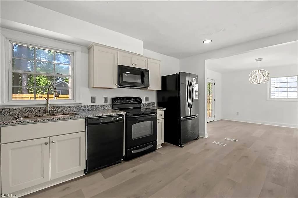 8239 Redwood CIR, NORFOLK VA 23518 thumb 9