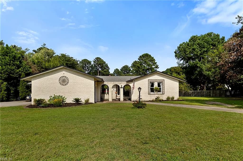 1715 Holly View DR, GLOUCESTER POINT VA 23062 - Photo 2
