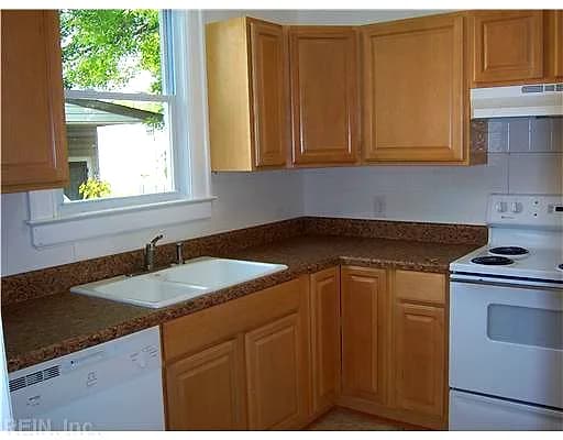 438 Lee ST, HAMPTON VA 23669 - Photo 3