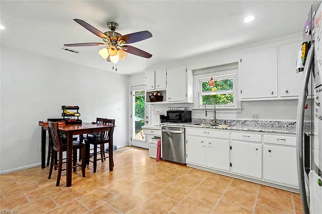 7042 East View RD, HAYES VA 23072 thumb 9