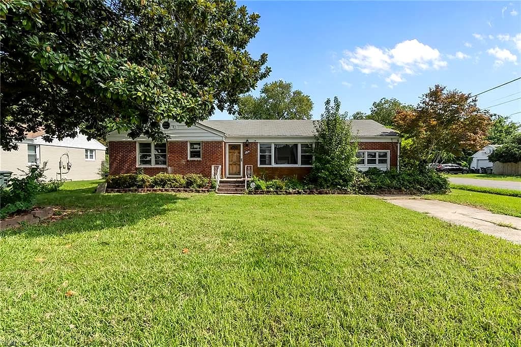 1814 Canterbury RD, HAMPTON VA 23666 - Photo 2
