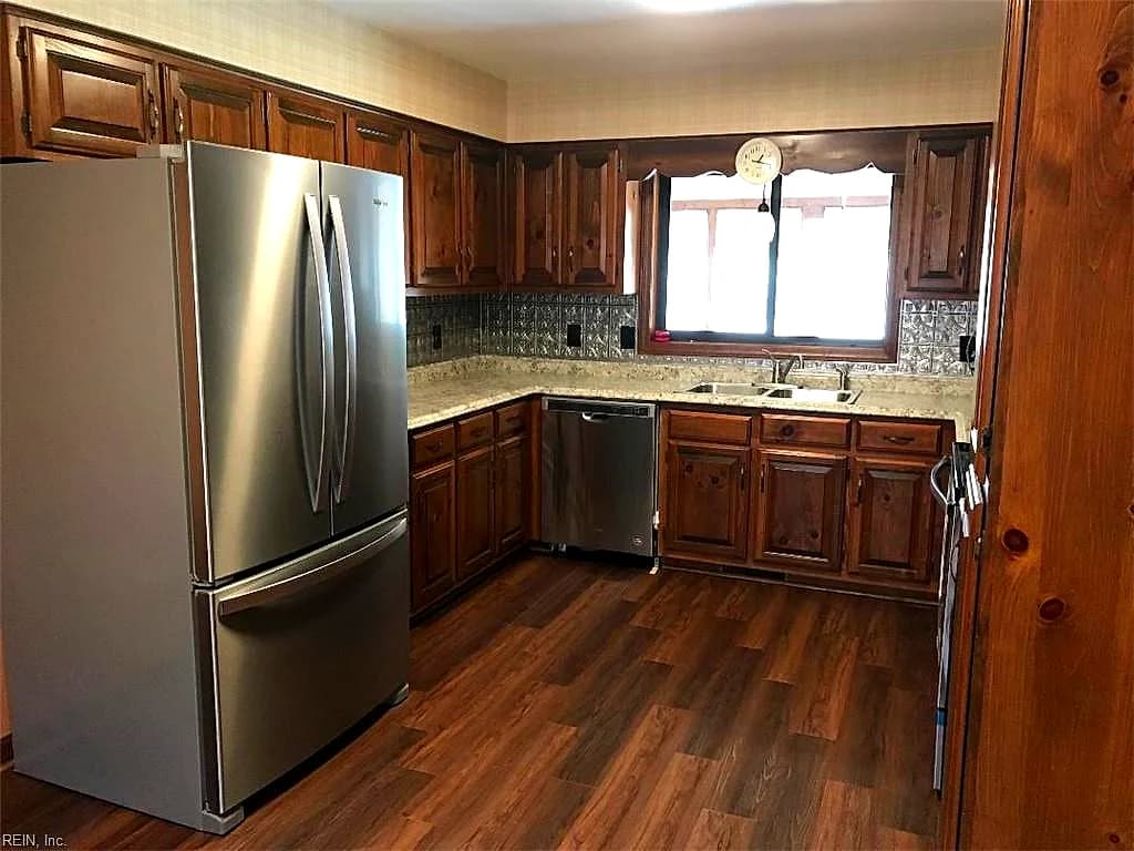 31 Valmoore DR, POQUOSON VA 23662 - Photo 4