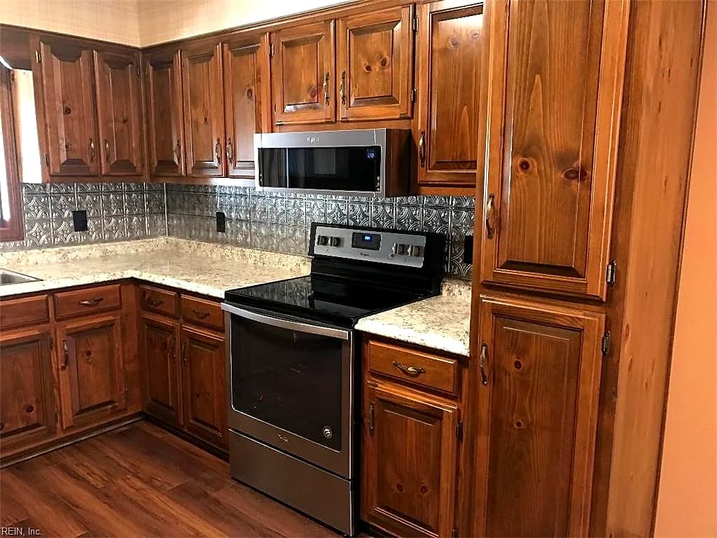 31 Valmoore DR, POQUOSON VA 23662 - Photo 5