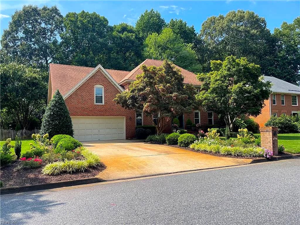 816 Forest Lakes CIR, CHESAPEAKE VA 23322 - Photo 2