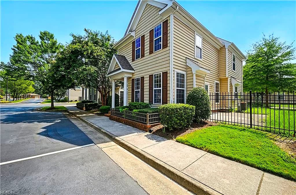 8236 Lee Hall AVE, SUFFOLK VA 23435 - Photo 4