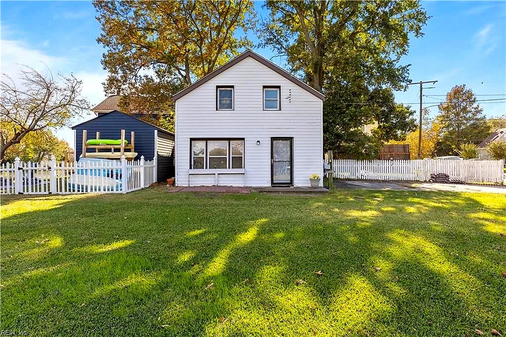 1628 Bradford TER, PORTSMOUTH VA 23704 - Photo 2