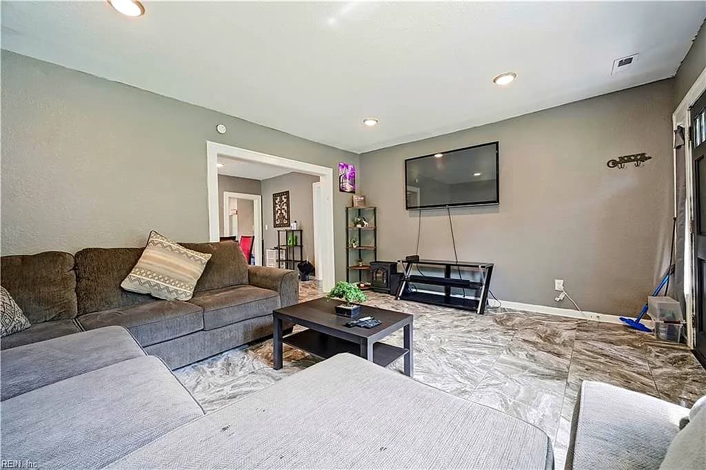 203 Blair AVE, NEWPORT NEWS VA 23607 - Photo 4