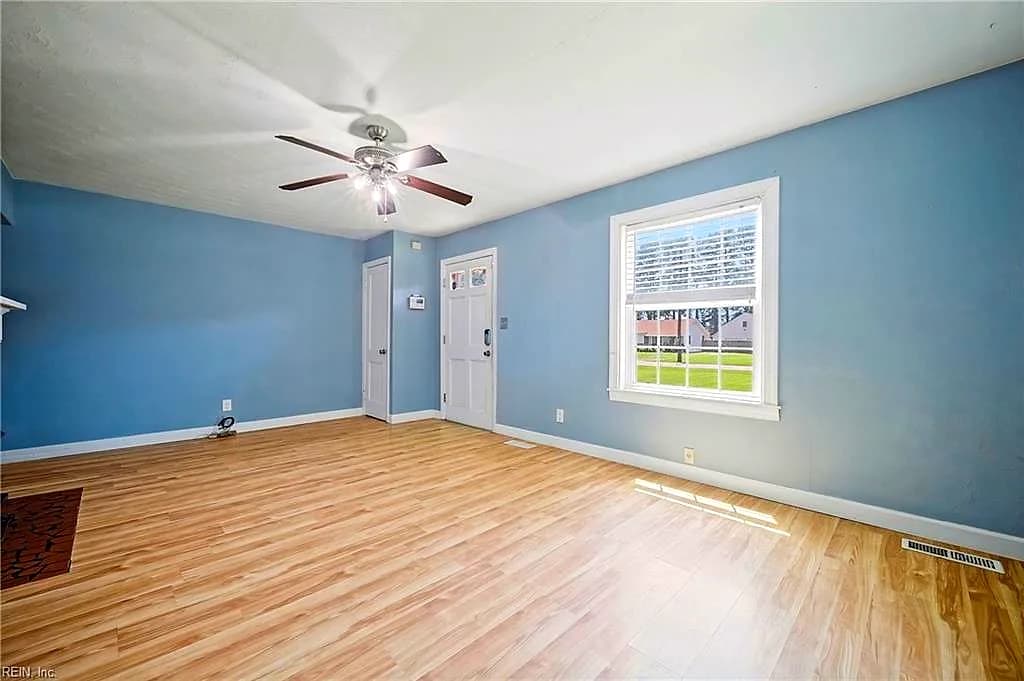 221 Cypress RD, PORTSMOUTH VA 23701 - Photo 4