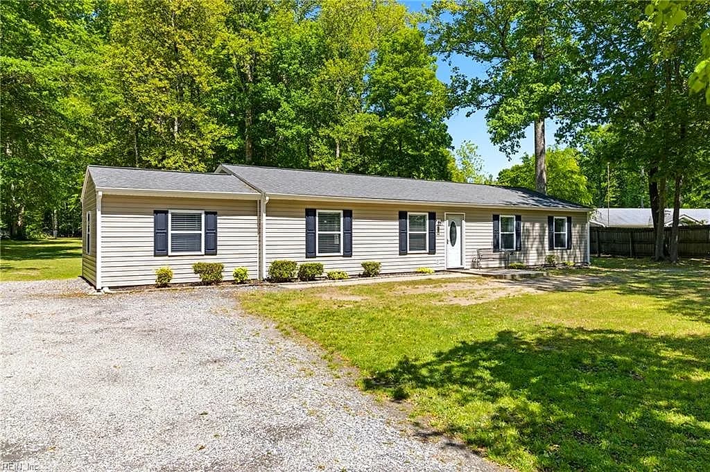 6571 Lake View DR, GLOUCESTER VA 23061 - Main photo