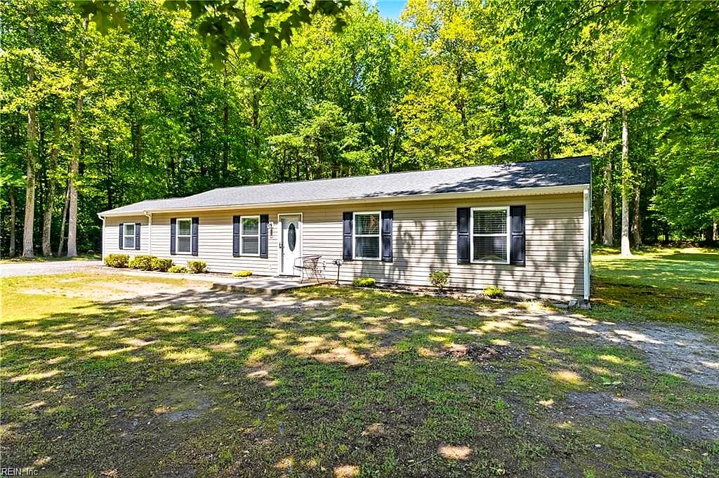 6571 Lake View DR, GLOUCESTER VA 23061 - Photo 4