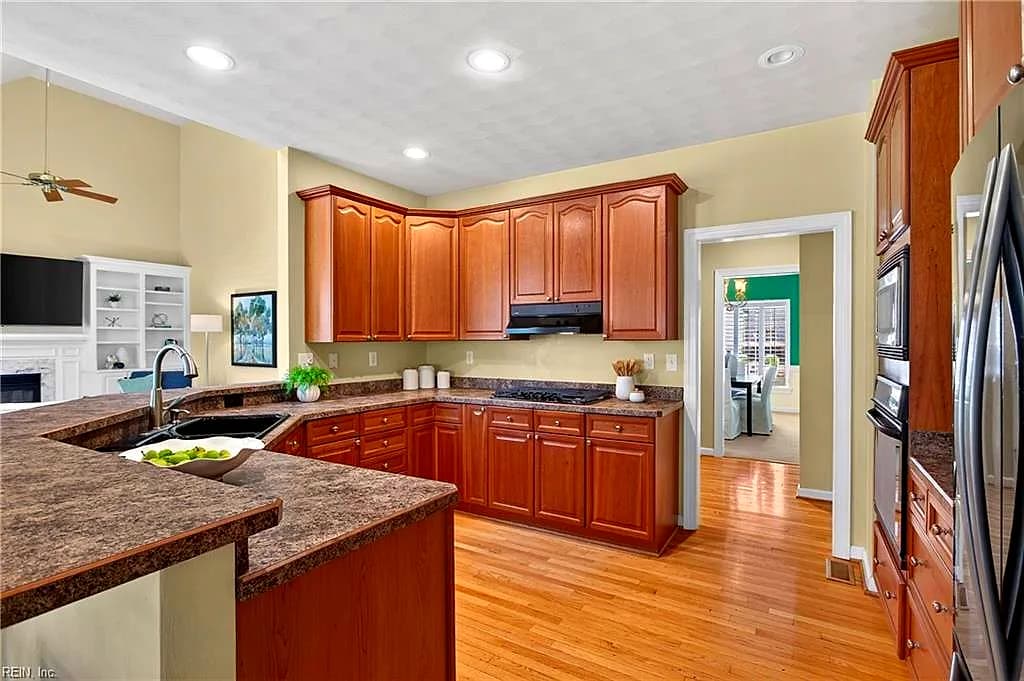 804 Catrina LN, CHESAPEAKE VA 23322 - Photo 4