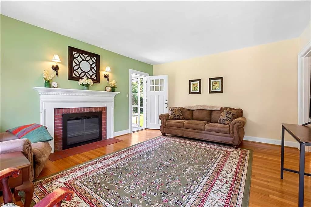 125 Wythe Crescent DR, HAMPTON VA 23661 - Photo 4