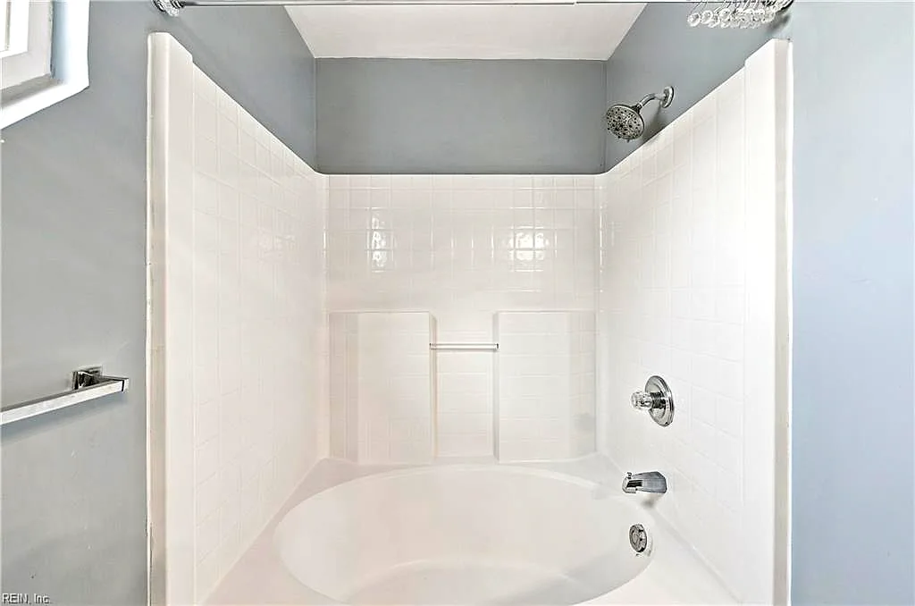52 Locksley DR, HAMPTON VA 23666 thumb 8