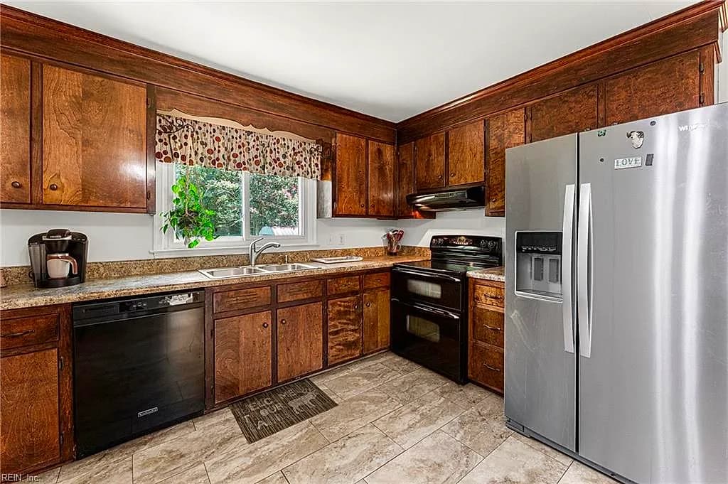 1 Garrett DR, HAMPTON VA 23669 - Photo 4