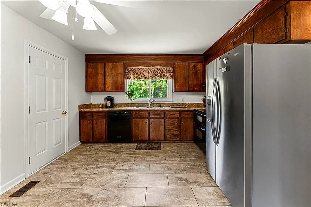 1 Garrett DR, HAMPTON VA 23669 thumb 6