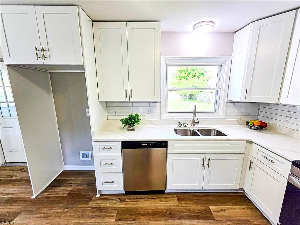 303 Dover RD, HAMPTON VA 23666 thumb 8