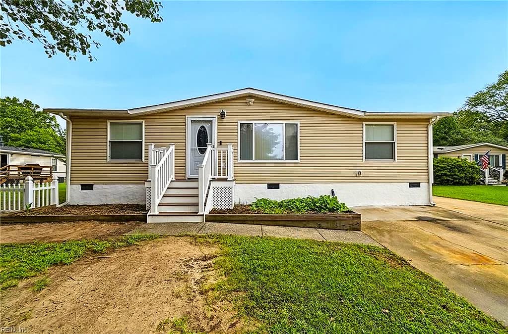103 Tall Pine CIR, YORKTOWN VA 23693 - Main photo